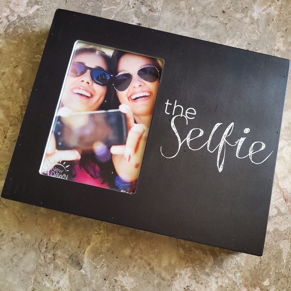 Selfie picture frame